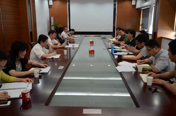 武贵龙书记参加纺织服装学院党政联席会
