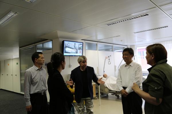 参观瑞士源泉医学院临床模拟实验室
