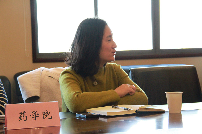 药学院党委副书记单晓婷发言