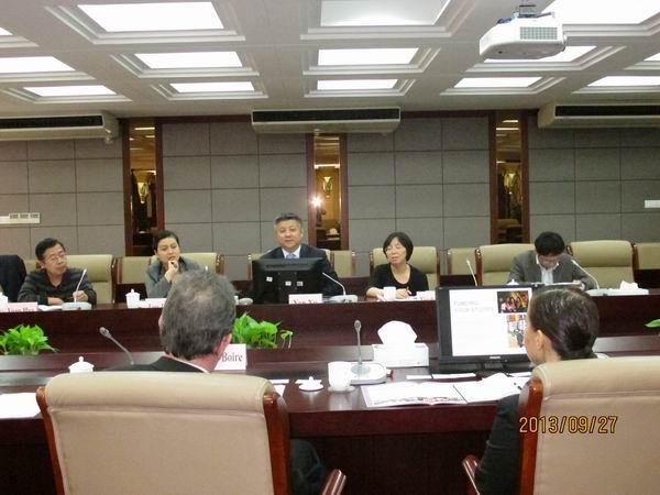 双方就两校合作细节进行讨论