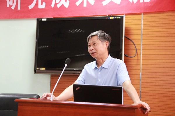 原校党委副书记娄国栋教授作点评