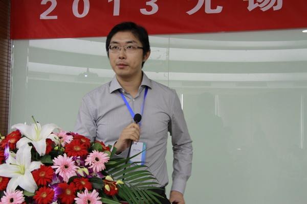 糖化学与生物技术教育部重点实验室尹健教授主持开幕式