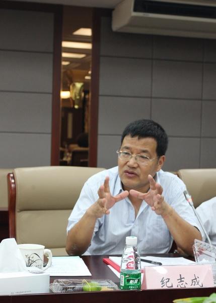 纪志成副校长听取专家组意见并表态致谢
