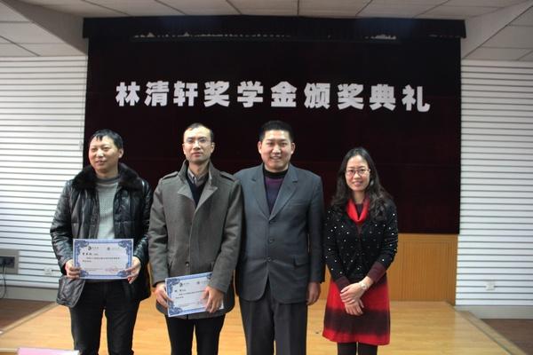 获奖老师与企业代表合影留念