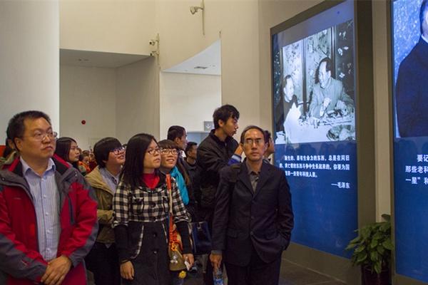 参观上海交通大学钱学森图书馆（一）