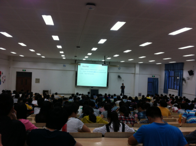 学生积极参与