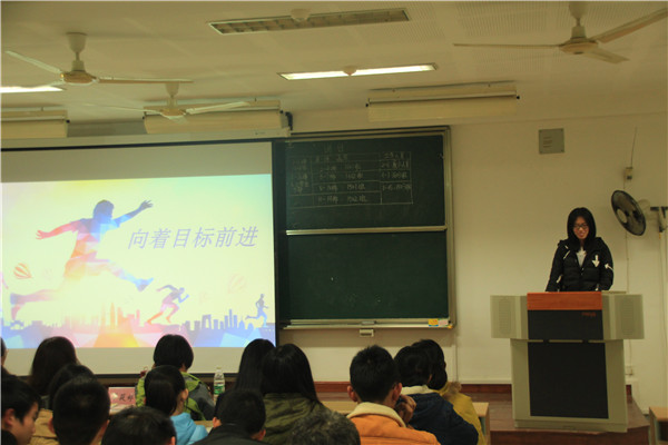 优秀学生代表2013级王萌慧发言