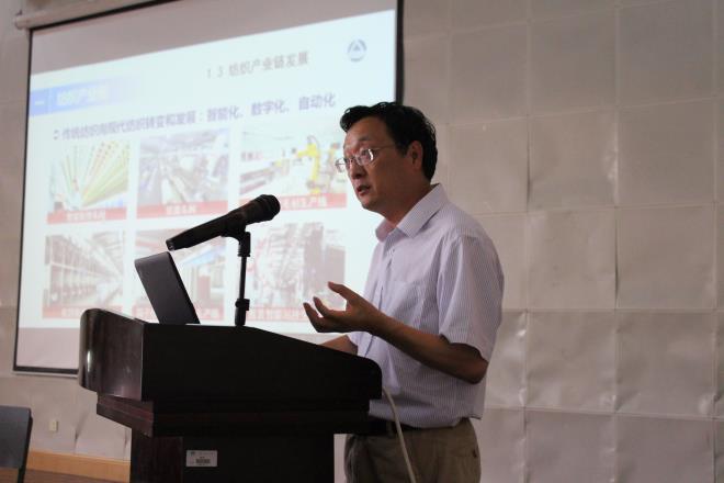 院长王鸿博介绍学院 