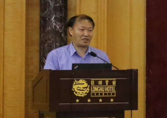 顾校长介绍学校发展