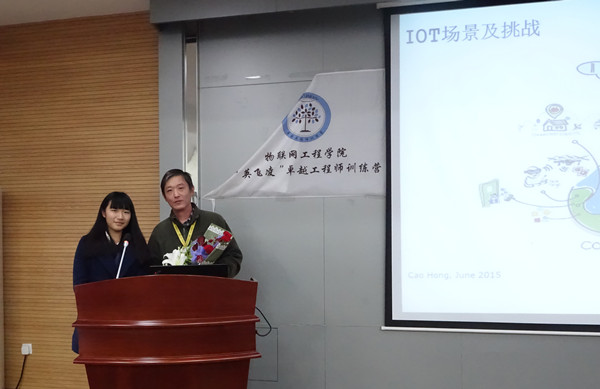 曹总监与同学们合影