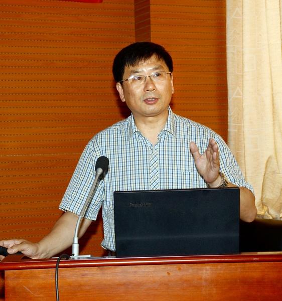 副校长田备做专题报告