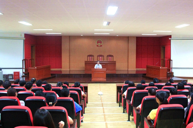 潘云华主任开展法学专业入学教育
