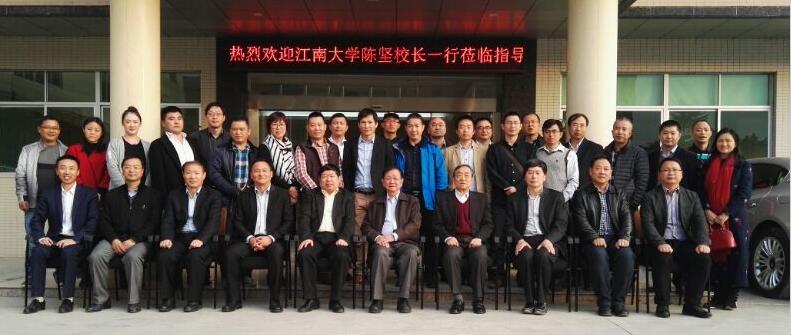 与广东化工校友合影留念