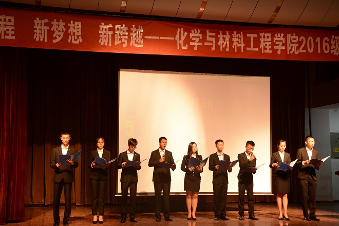 2015级9位副班上台表演