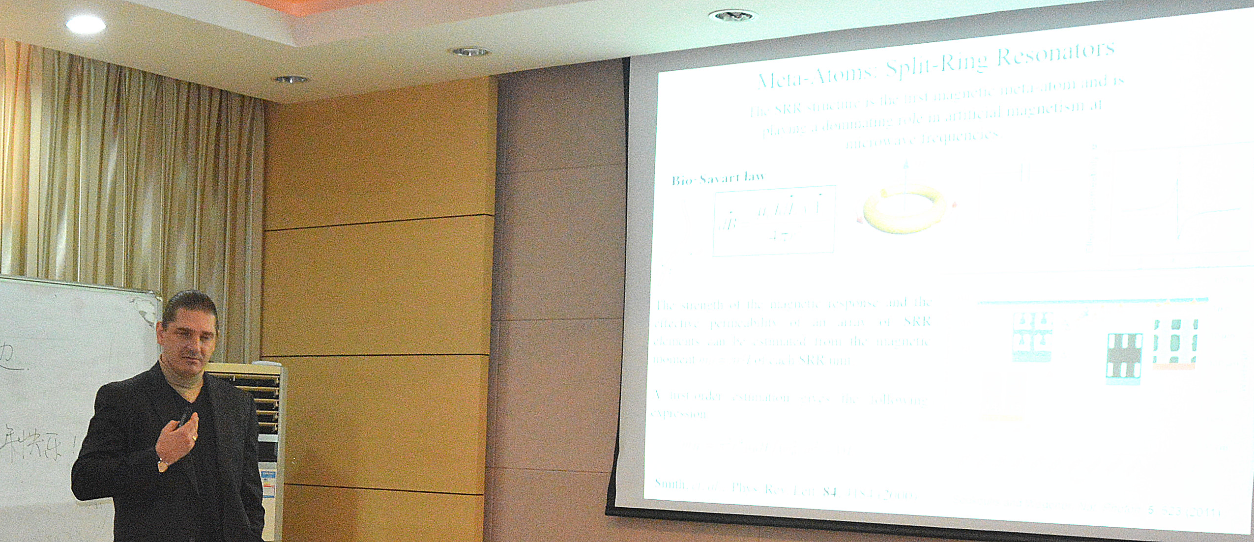 Prof.Miroshnichenko作报告
