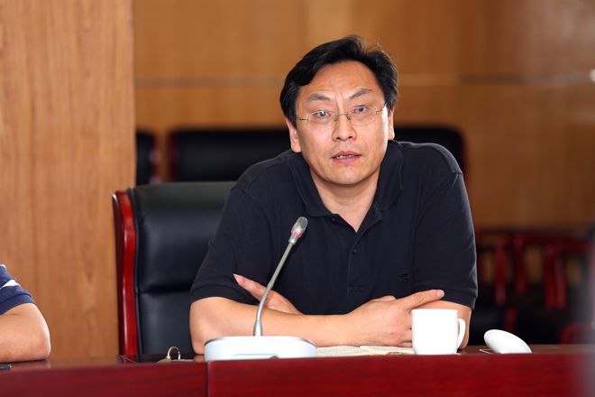 校党委常委、医学院党委书记吴正国进行学习交流