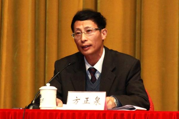 人文学院党委书记方正泉主持大会