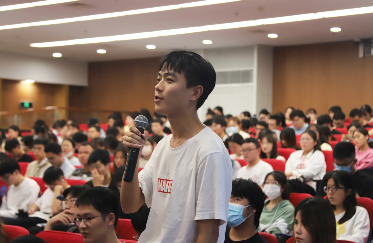 说明: C:\Users\user\Desktop\至善讲坛(郁春景)2022.09.28\9.28至善讲坛\新建文件夹\IMG_0334.jpg