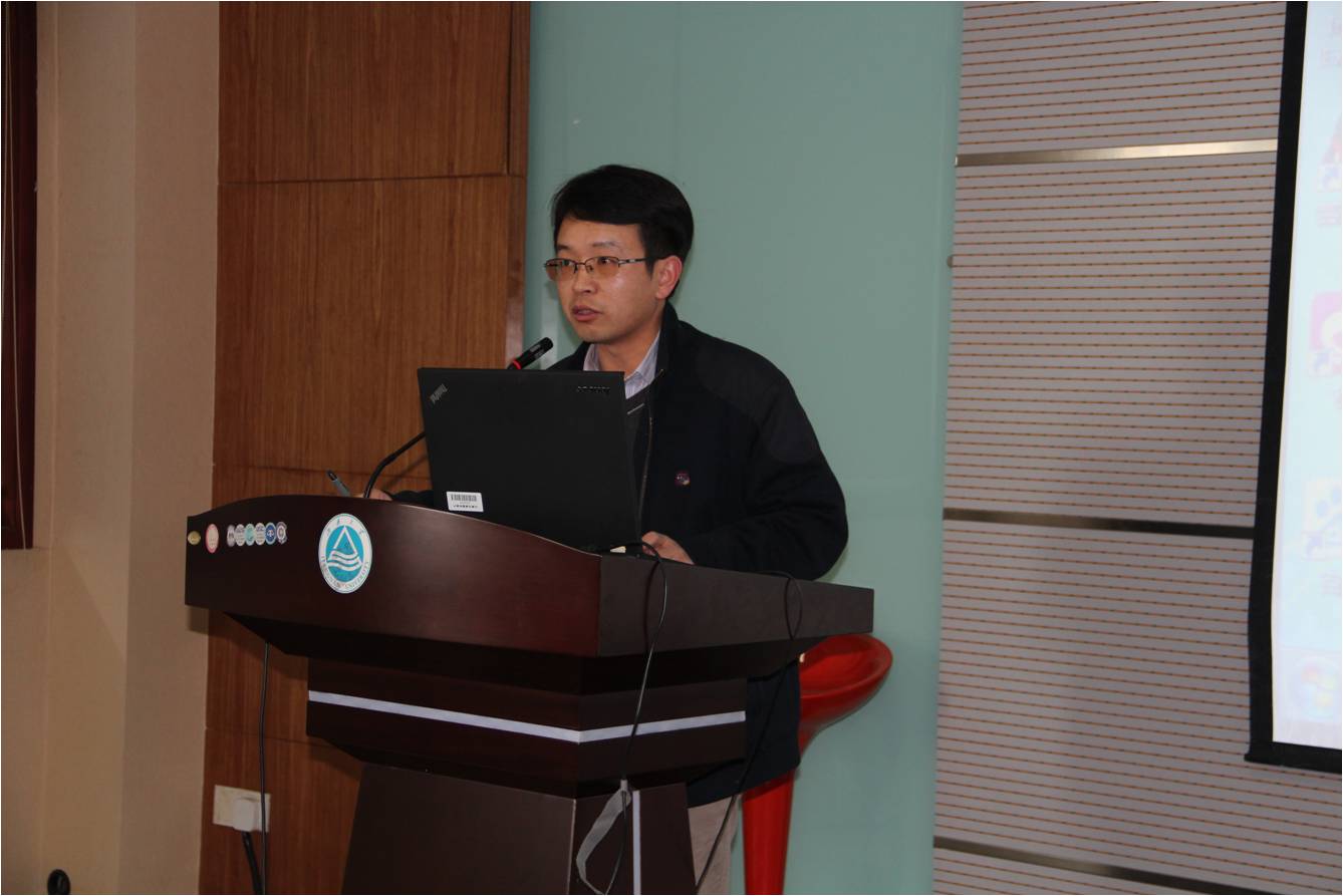 食品学院李兆丰副院长主持讲座