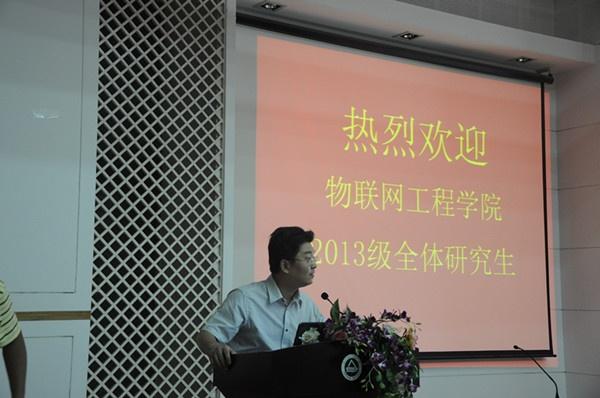 副院长顾晓峰在研究生入学教育中发言