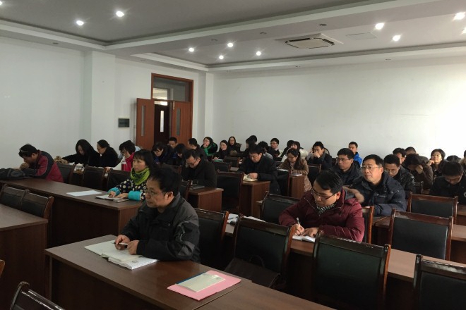 学院教职工党员认真学习
