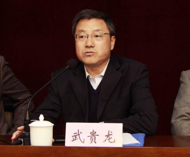 校党委书记武贵龙主持大会