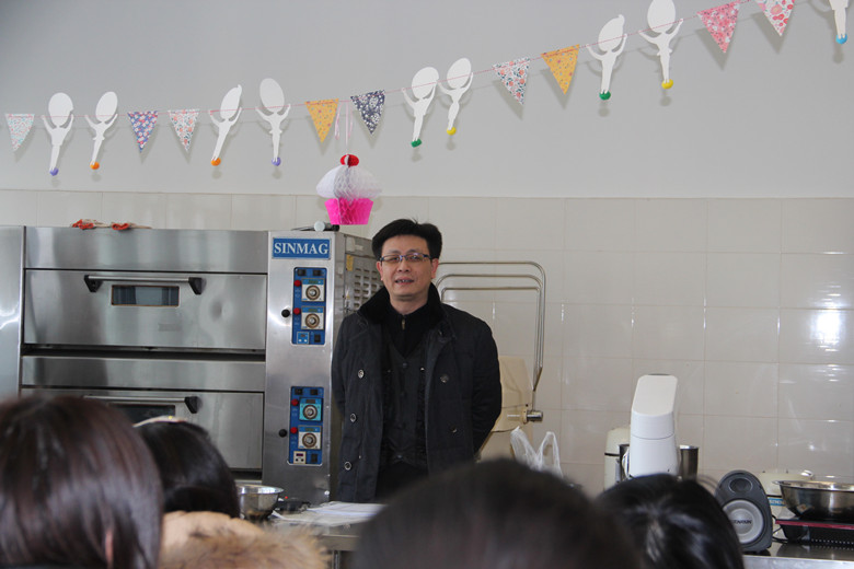校工会副主席邬洋老师讲话