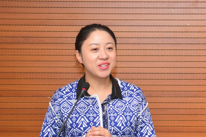 张蓓女士向来宾介绍了希悦尔公司的情况