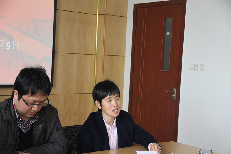 学院党委秘书黄新华为大家展开讲解