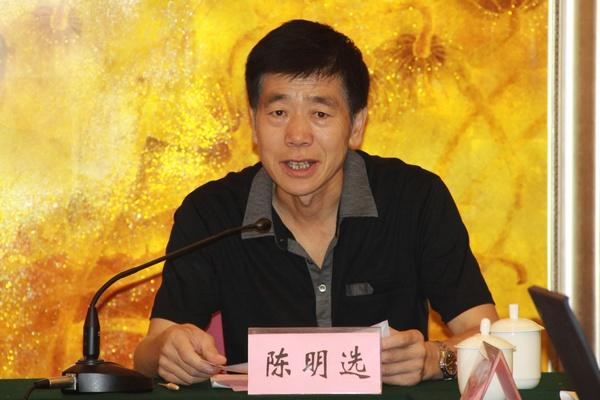 教育技术专业教学指导分委员会副主任、我校人文学院院长陈明选教授介绍我校围绕MOOC所作研究与实践情况