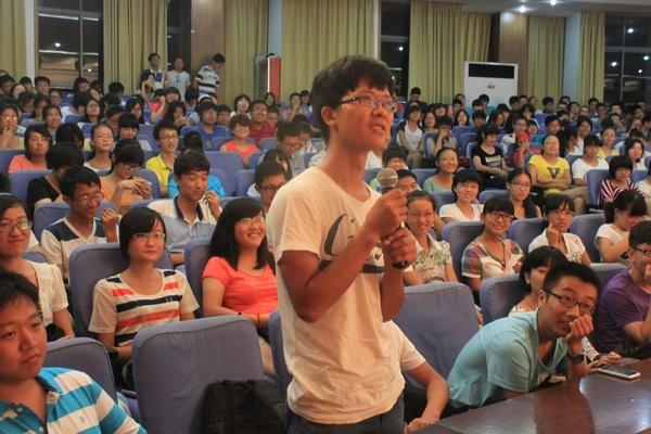 无目标，何以至远方？——记“笃学讲坛”新生转型教育专题讲座