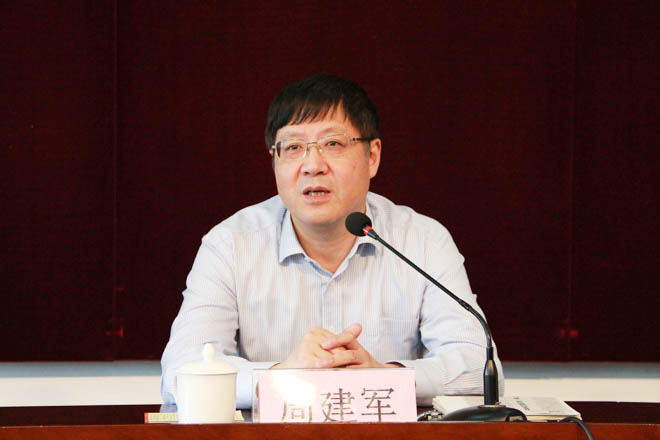 无锡市委组织部副部长、市“两新”组织党工委书记周建军作专题报告
