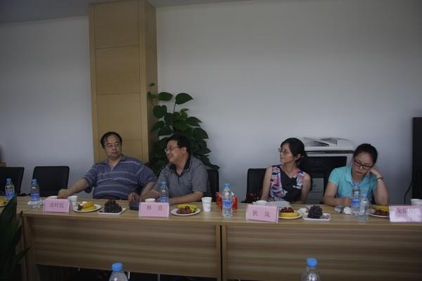 教师介绍自己的研究方向