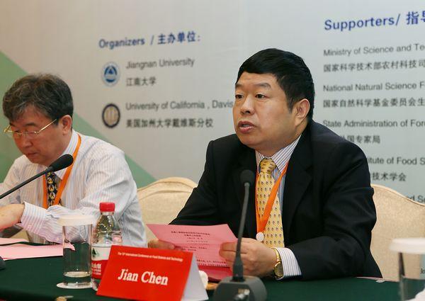 我校校长陈坚教授致辞