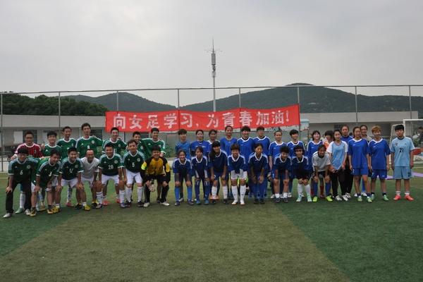 双方球员合影