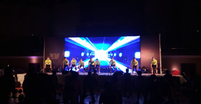 杠铃表演