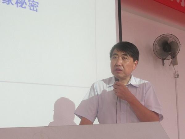 保卫处处长杨杰为学院新生做安全讲座