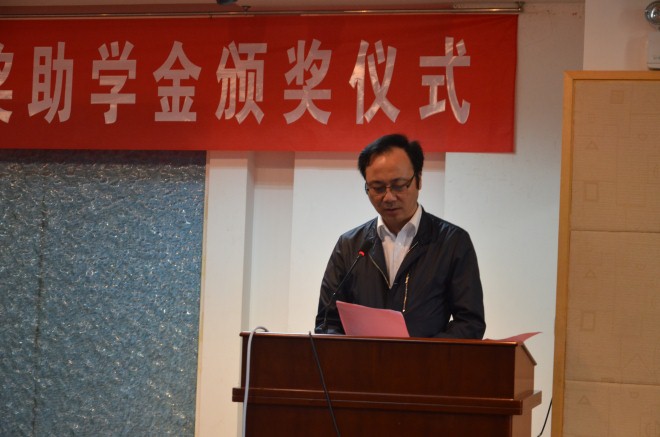 韩晓枫院长宣读表彰决定
