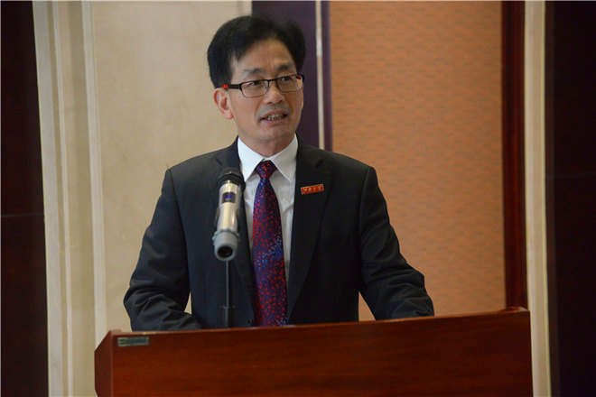 商学院院长滕乐法作工作汇报