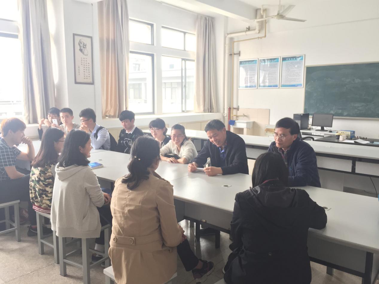 座谈会现场二