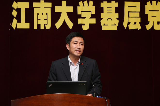 校党委常委、组织部长戴月波主持并解读学校“两学一做”学习教育实施方案