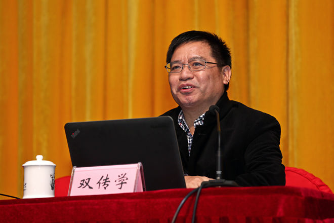 新华日报社总编辑、党委副书记,江苏省哲学社会科学联合会副主席双传学同志宣讲党的十八届六中全会精神