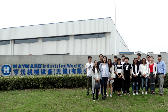 公司门口合影