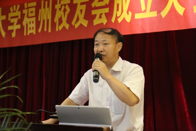 顾正彪副校长介绍学校发展历程和最新成就