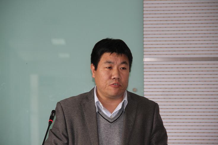 食品学院王周平副院长作报告