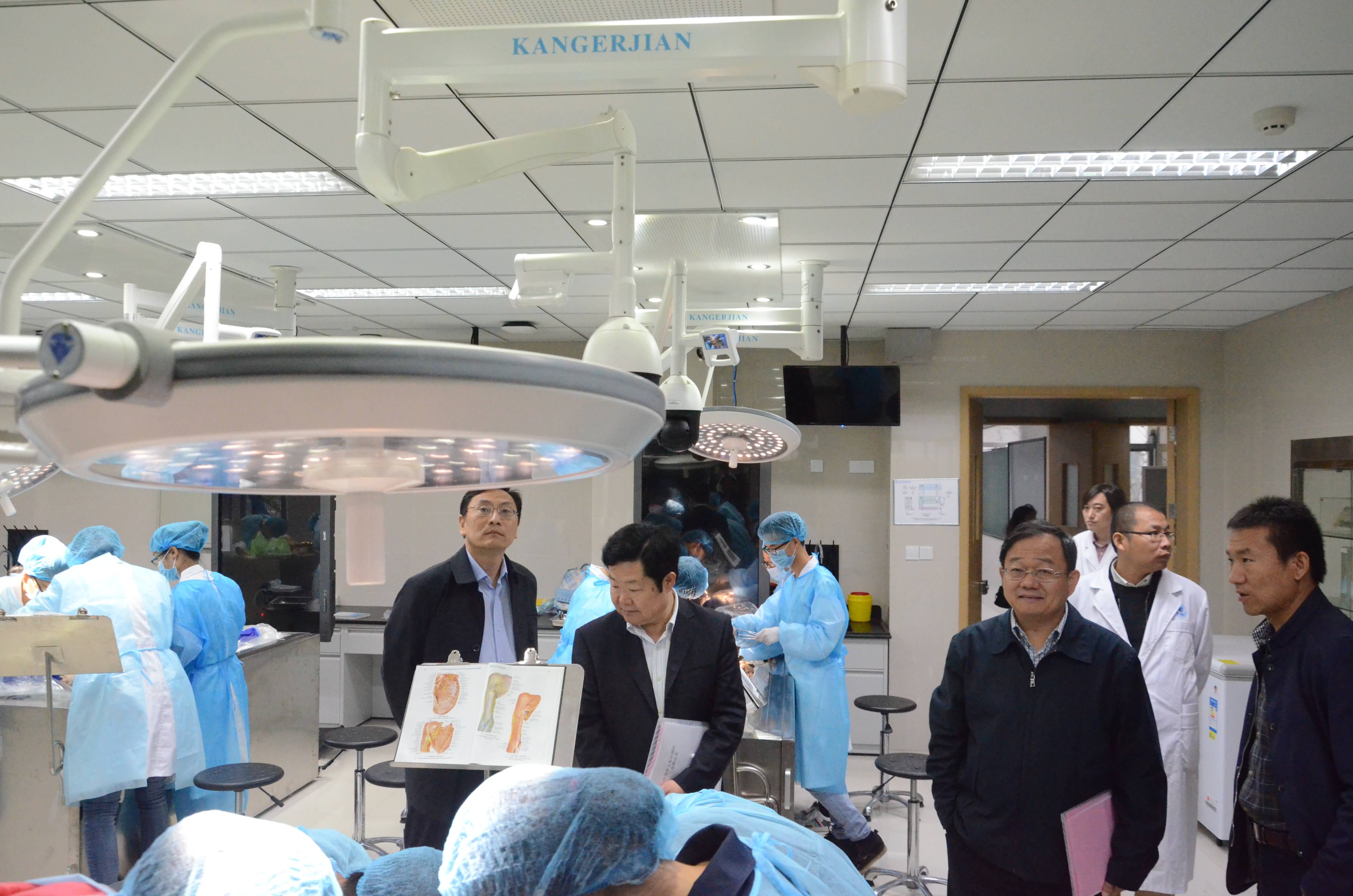 参观局解实验室