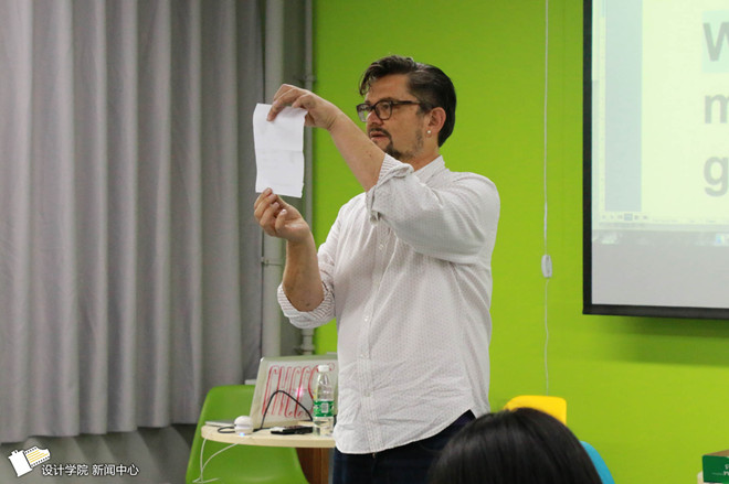 1. Ashley Potter 教授进行工作坊介绍演讲