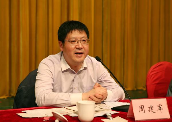 无锡市委组织部副部长、无锡市“两新”党工委书记周建军应邀出席并为学员作首场报告