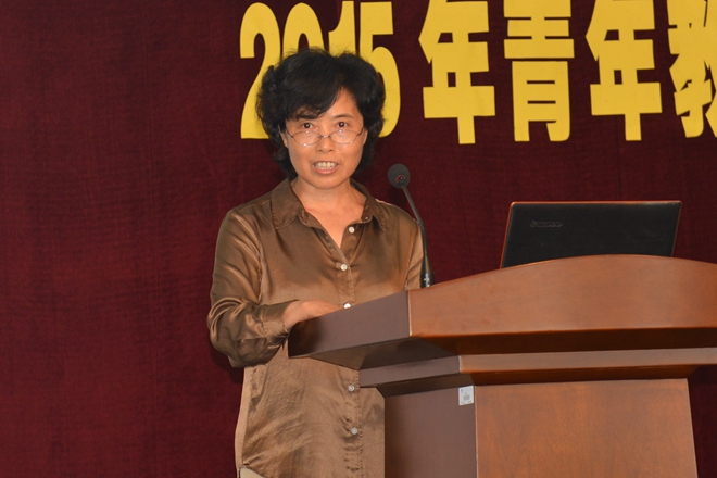 青年教师教学会讲评委谢春萍