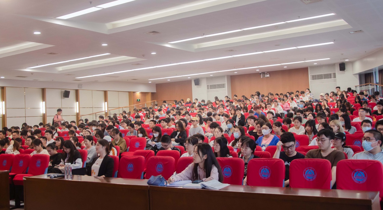 说明: C:\Users\user\Desktop\至善讲坛(郁春景)2022.09.28\9.28至善讲坛\新建文件夹\DSC_6822.jpg